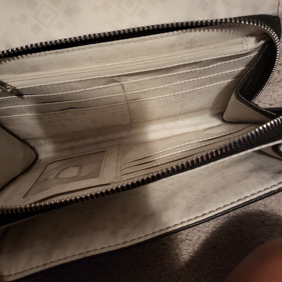 All in One Crossbody - Picture 2 of 3